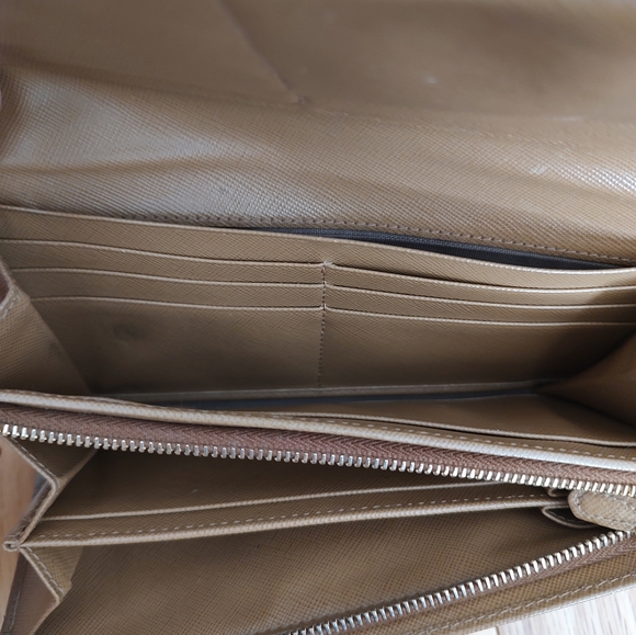Prada saffiano leather trifold wallet VGUC w/chain & twilly - Picture 6 of 10
